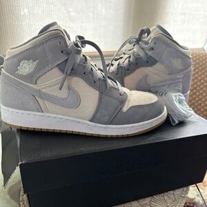 Air Jordan 1 Mid SE (GS)